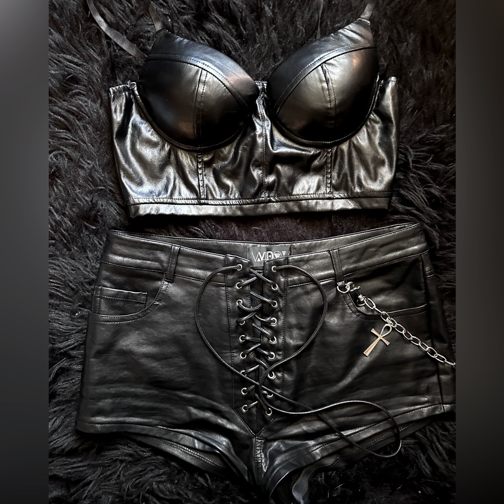 GOTH DOLLS KILL WIDOW PLEATHER LACE UP SHORTS